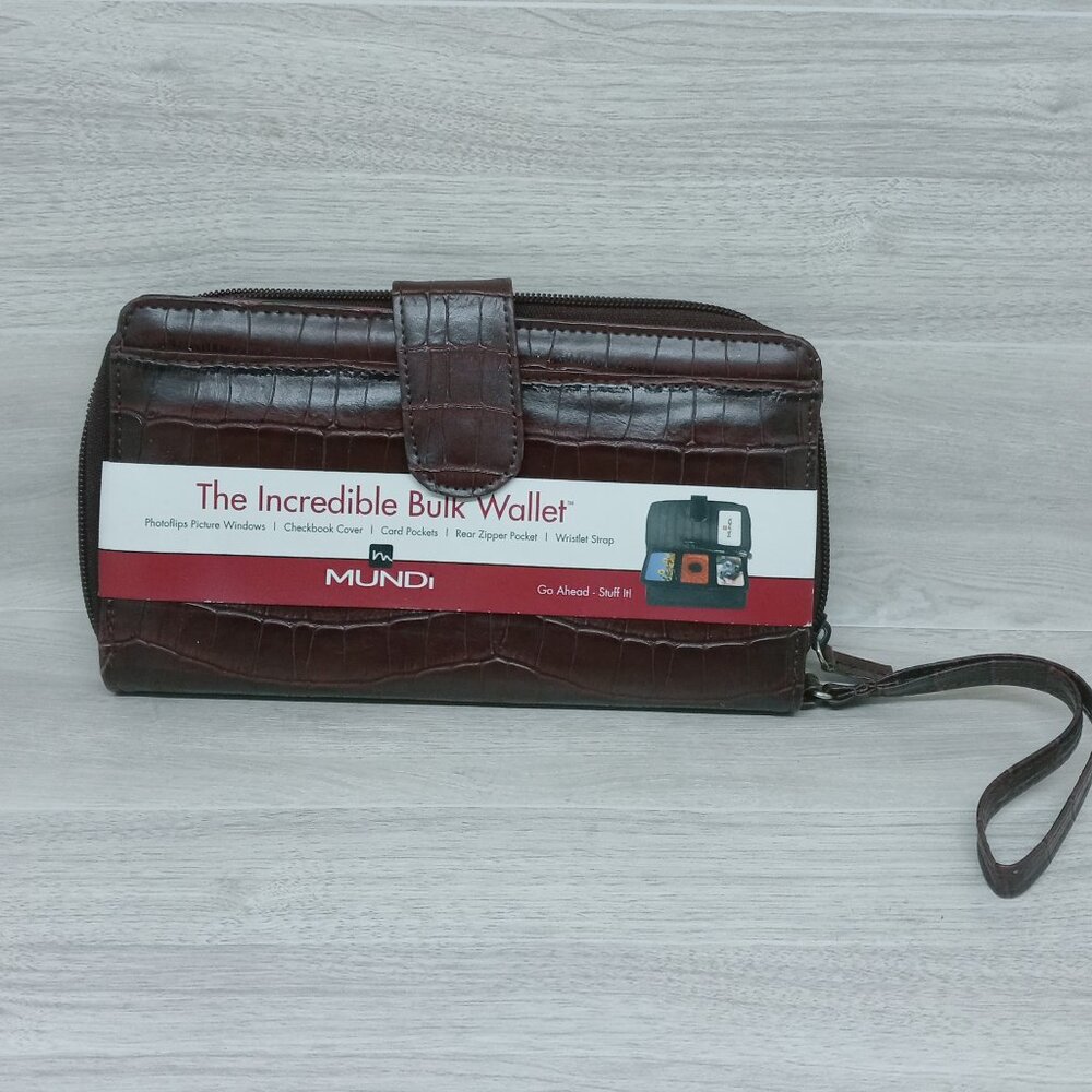 MUNDI Women's Incredible Bulk Wallet Crocodile 8in x 4.5in